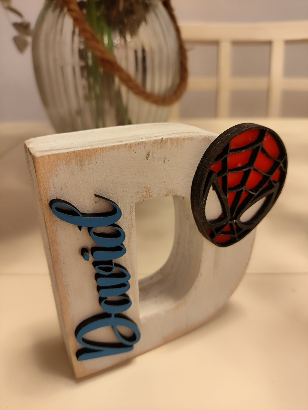 Inicial Decorativa Personalizada con Nombre y Superhéroe