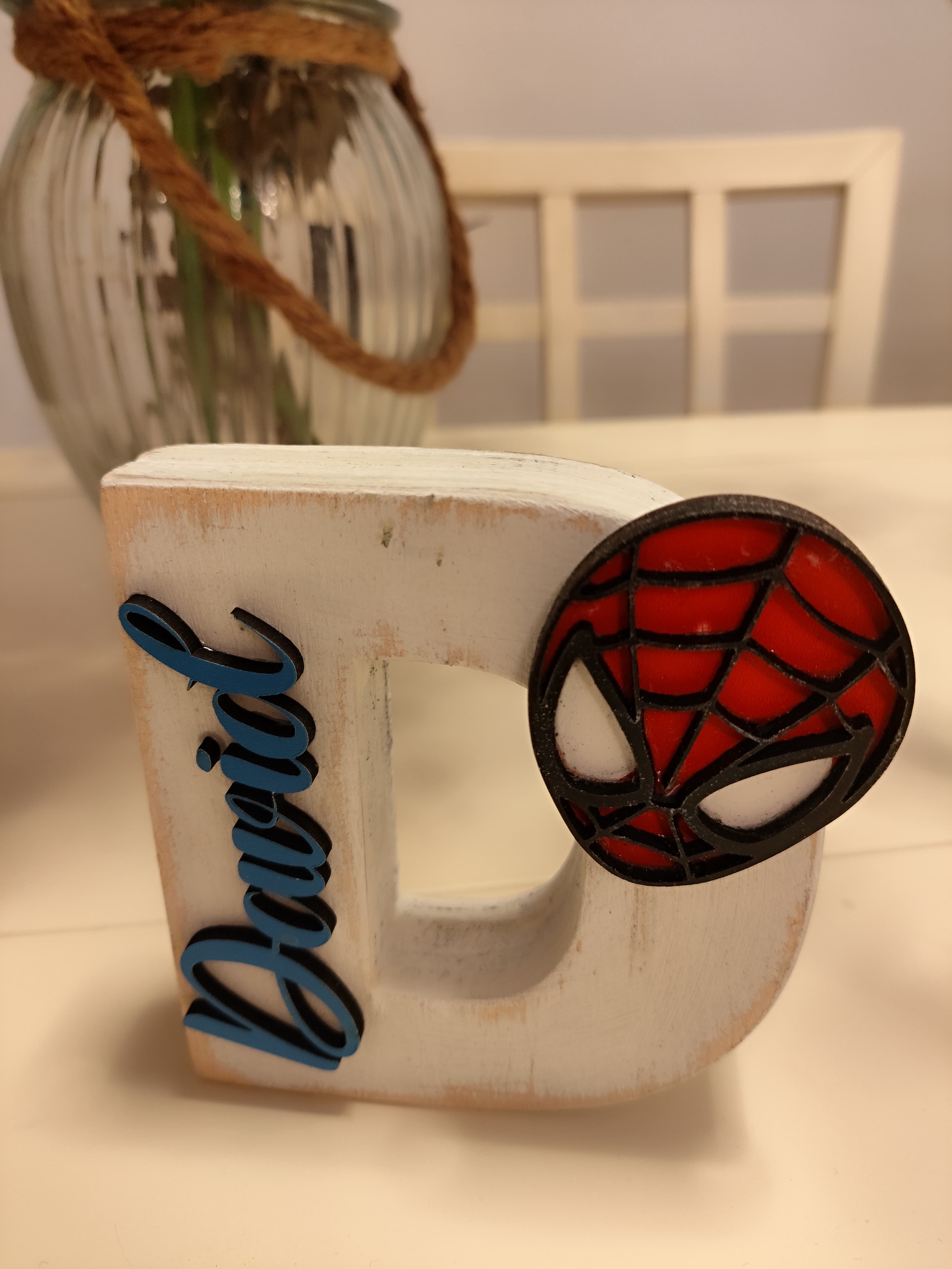 Inicial Decorativa Personalizada con Nombre y Superhéroe