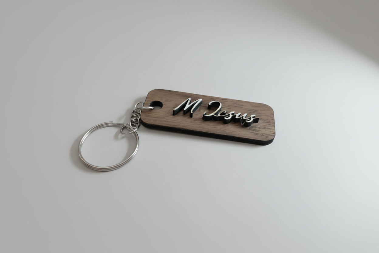 Llavero Personalizado con Nombre en Madera Nogal