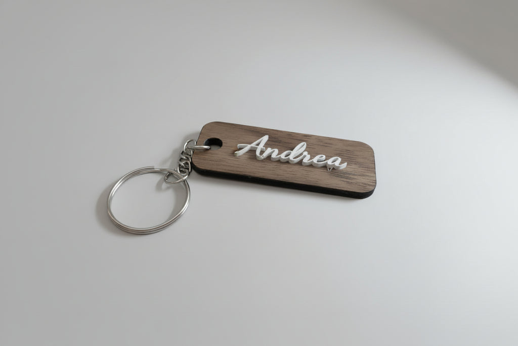 Llavero Personalizado con Nombre en Madera Nogal