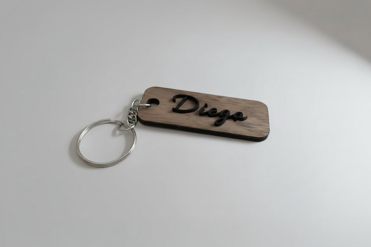 Llavero Personalizado con Nombre en Madera Nogal