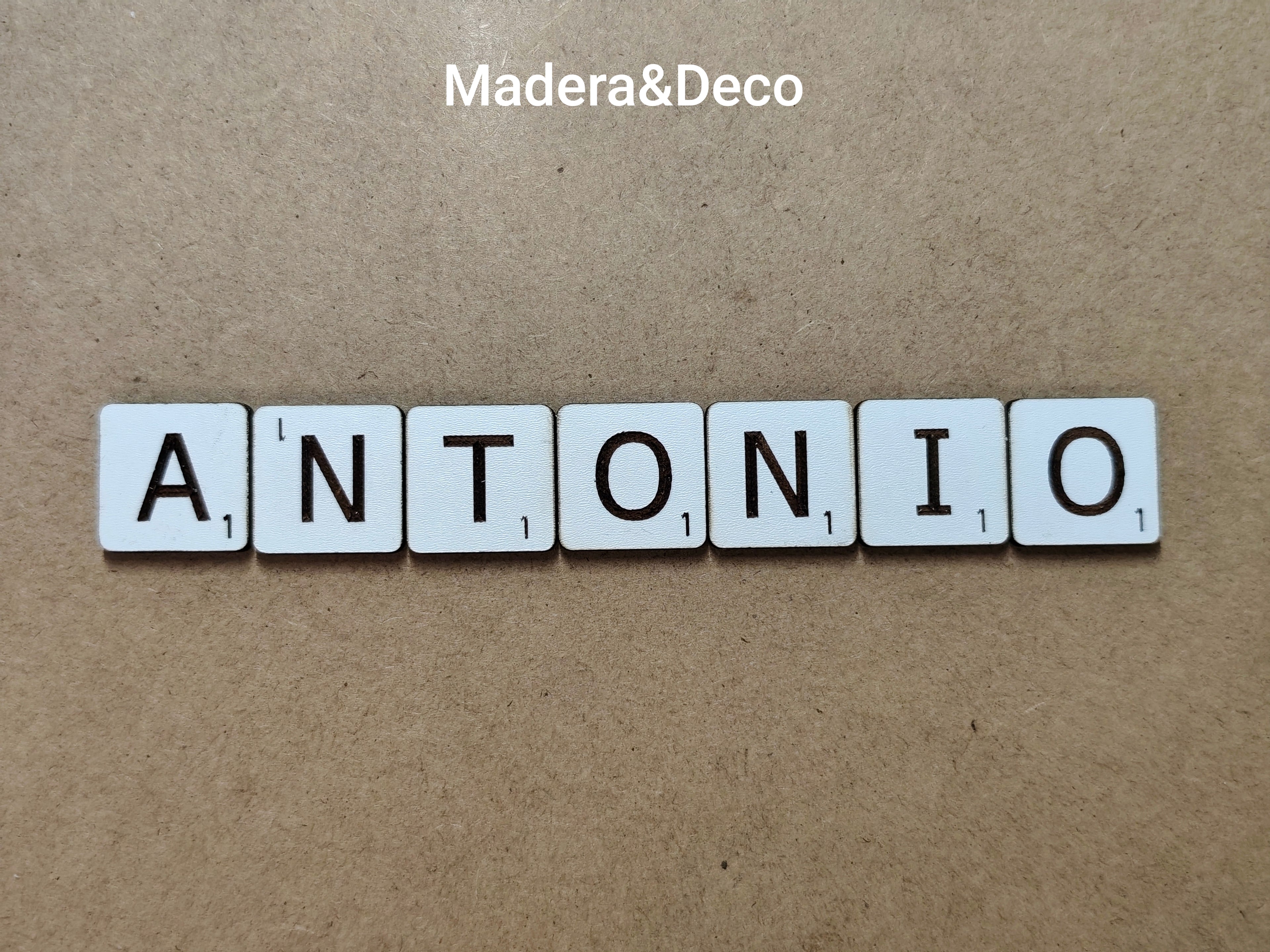 Imán con Nombre Tipo Scrabble