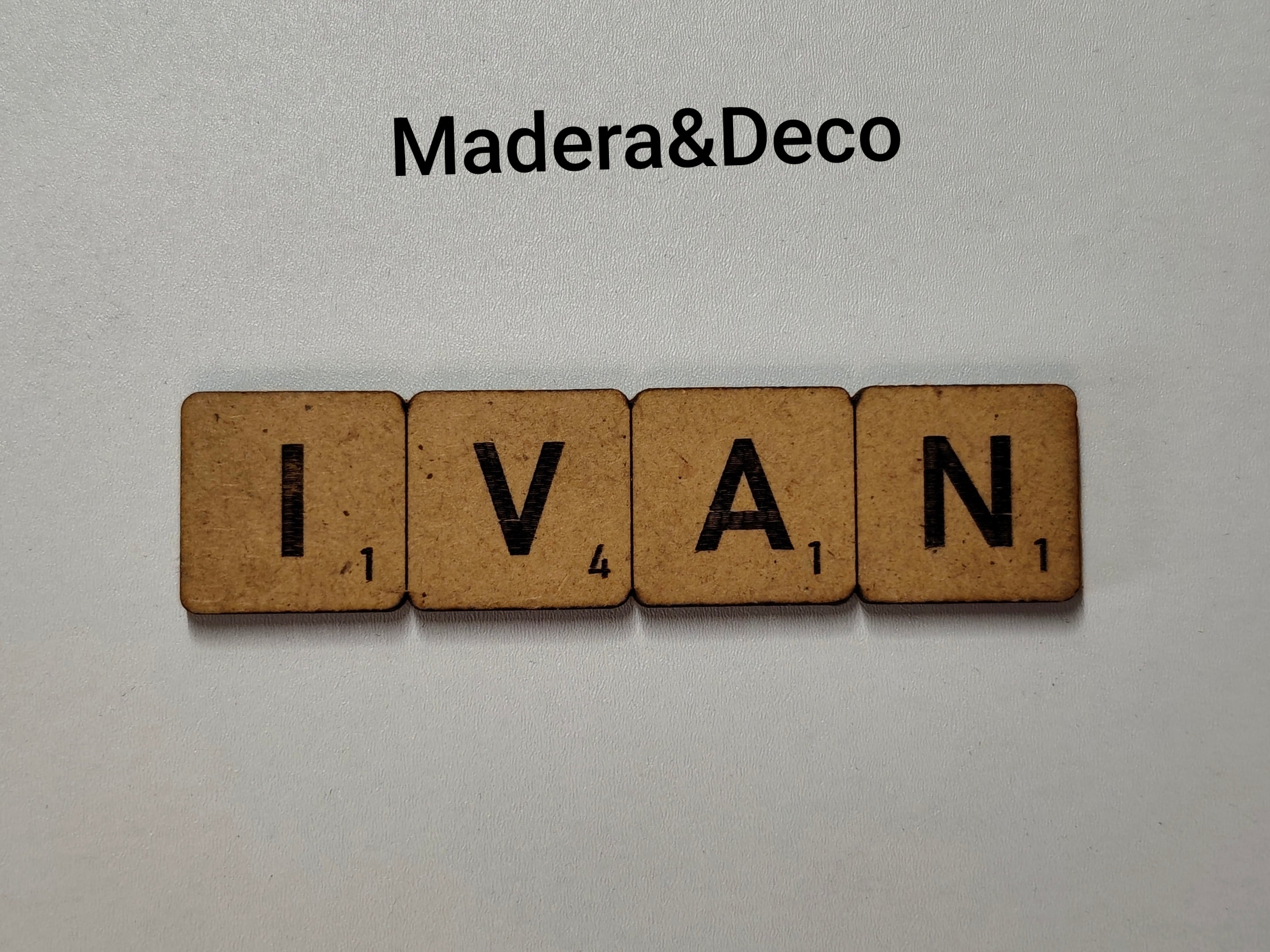 Imán con Nombre Tipo Scrabble