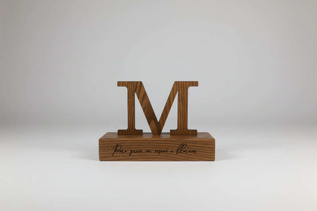 Inicial Personalizada en madera natural para decorar