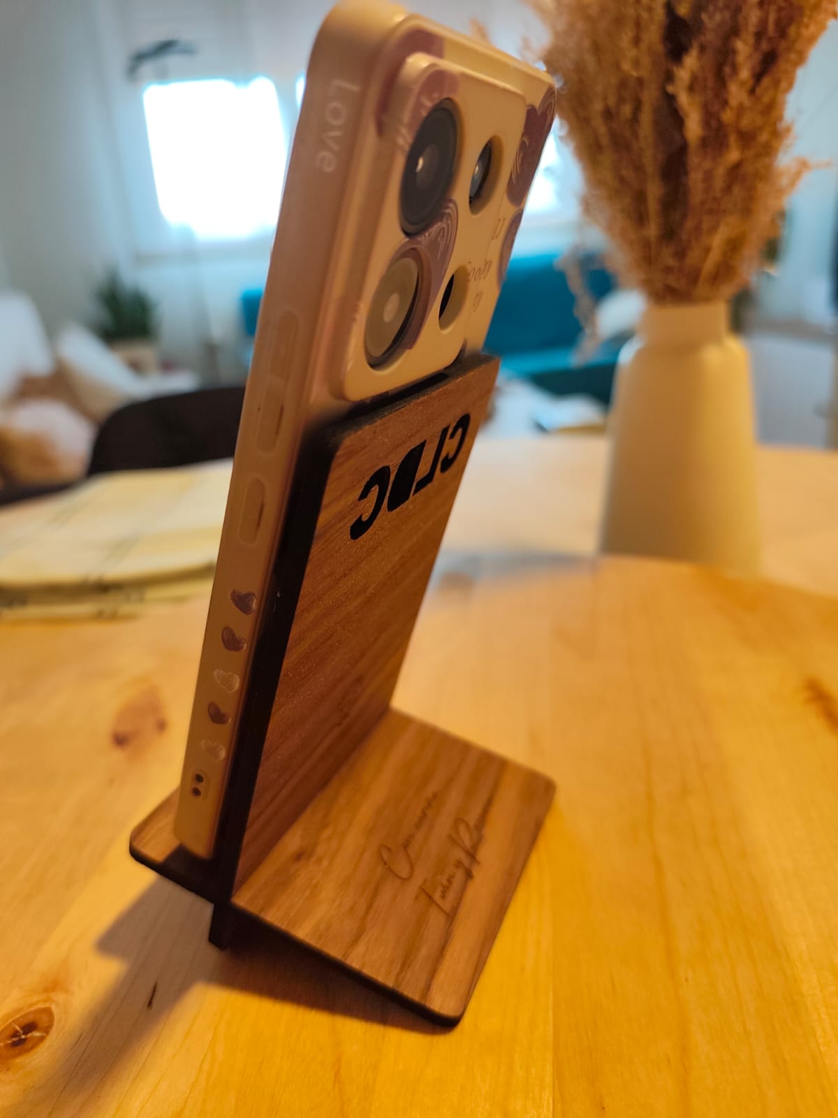 Porta Móviles en Madera Nogal Personalizado
